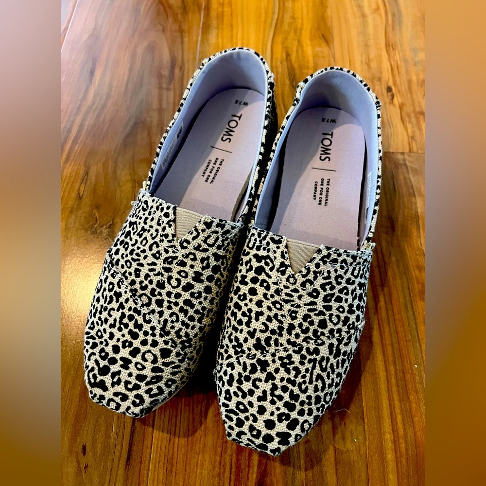 TOMS slip-ons, women’s size 7.5